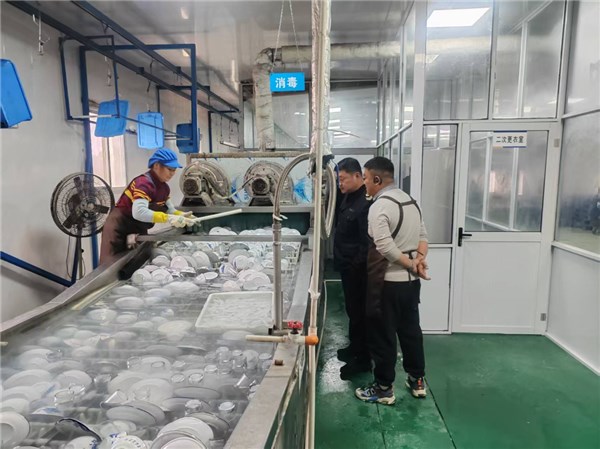 市疾控中心（市卫生监督所）严控餐饮具消毒质量，保障市民春节安康